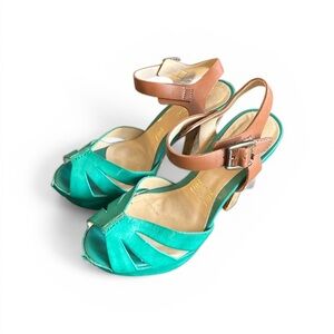 Elegant Green and Tan Women's Sandals